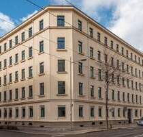 Schickes Nest mit Balkon! + Lift + Parkett + Fußbodenheizung + Wanne & Dusche + Übernahme EBK mgl. - Leipzig Volkmarsdorf