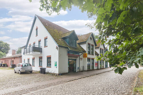 Seitenansicht mit Anlieferungsbereich - Gewerbeobjekt (Büro, Produktion, Verkauf) zur Miete in Ottersberg