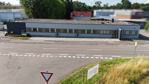 Strassenseite - Büro in Schwalbach zum Kaufen
