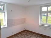 Küche mit 2 Fenstern zum Hof - 2 Zimmer Etagenwohnung zur Miete in Gornsdorf
