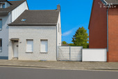 Ansicht - Modernisiertes Reihenhaus auf Baugrundstück - Vielfache Nutzungsmöglichkeiten in Neuss