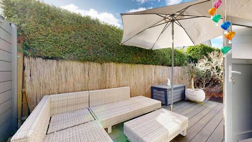 Sitzplatz am Gartenhaus 2.jpg - 