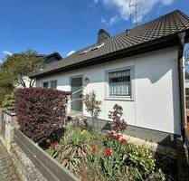 Freistehendes Einfamilienhaus mit Doppelgarage in Taunusstein-Wingsbach