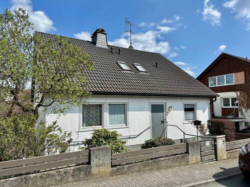 Hausansicht 2 - 5 Zimmer Einfamilienhaus zum Kaufen in Taunusstein