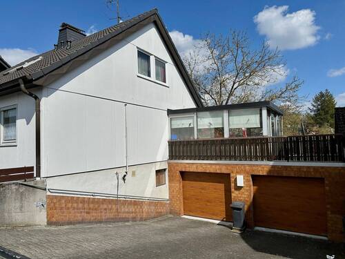 Hausansicht 3 - 5 Zimmer Einfamilienhaus in Taunusstein