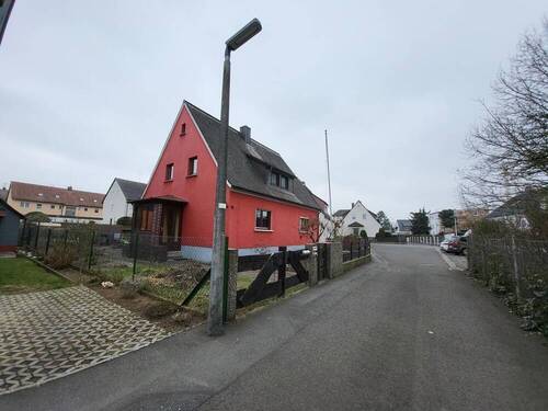 Vorderansicht von links - 6 Zimmer Mehrfamilienhaus, Wohnhaus zum Kaufen in Zirndorf / Weinzierlein