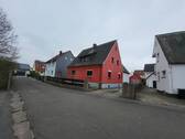 Vorderansicht von rechts - 6 Zimmer Mehrfamilienhaus, Wohnhaus in Zirndorf / Weinzierlein