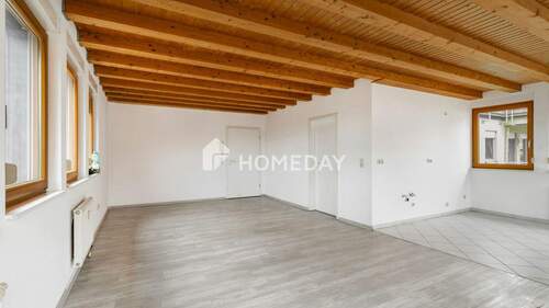 Wohnzimmer 2 - Leerstehende, helle 2-Zimmer-Wohnung in Top Zustand mit zwei Stellplätzen im Kern von Kilianstädten