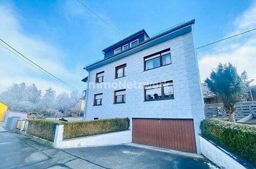 Front mit Garage - 6 Zimmer Mehrfamilienhaus, Wohnhaus zum Kaufen in Schauenstein