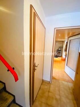 Treppenhaus Eingang EG Wohnung Flur - 