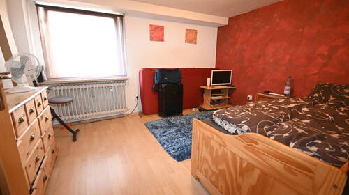 Schöne wohnliche Laminatböden - 4 Zimmer Etagenwohnung in Schwarzenbruck / Ochenbruck