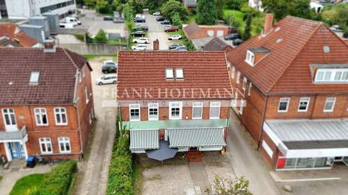 V10189-3 Außenansicht 2 - 9 Zimmer Mehrfamilienhaus, Wohnhaus zum Kaufen in Eutin