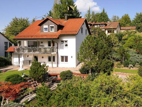 Ansicht - Repräsentatives Einfamilienhaus in Massivbauweise mit Einliegerwohnung in exponierter Waldrandlage