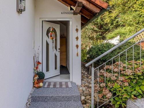 Eingang - 8 Zimmer Einfamilienhaus zum Kaufen in Berglen