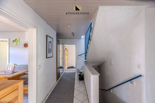 Flur - 8 Zimmer Einfamilienhaus in Berglen