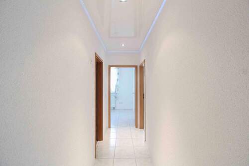 Flur mit Spanndecke - 