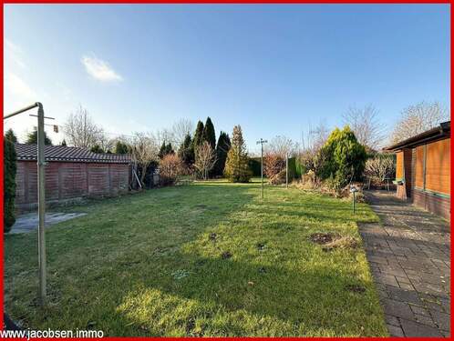 Blick von der Terrasse in den Garten - 