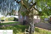 Hausanicht Vorderseite, Grundstück mit Altbestand zum Kauf in Düsseldorf - Einfamilienhaus mit 90,00 m&sup2; in Düsseldorf / Urdenbach zum Kaufen