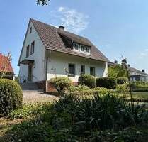 Großzügiges Einfamilienhaus mit großem Garten und Doppelcarport in Marsberg