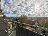 Aussicht - Sonnige, vollmöbilierte 3 Zimmer-Wohnung mit Süd-Balkon - Bergblick und Blick über Kempten!