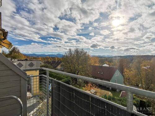 Aussicht - Sonnige, vollmöbilierte 3 Zimmer-Wohnung mit Süd-Balkon - Bergblick und Blick über Kempten!