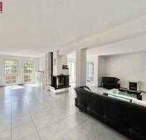 Wohnen mit Wohlfühlfaktor: Freistehendes Einfamilienhaus mit TG, Garten und Dachterrasse - Frankfurt am Main Berkersheim