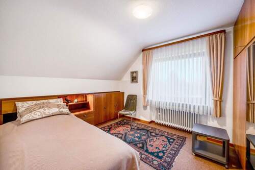 Schlafzimmer mit Einbauschrank - 