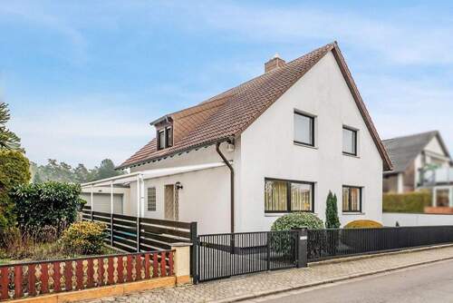 Haus Außenansicht - Gepflegtes freistehendes Haus mit Garten in ruhiger Wohnlage von Kirkel-Altstadt