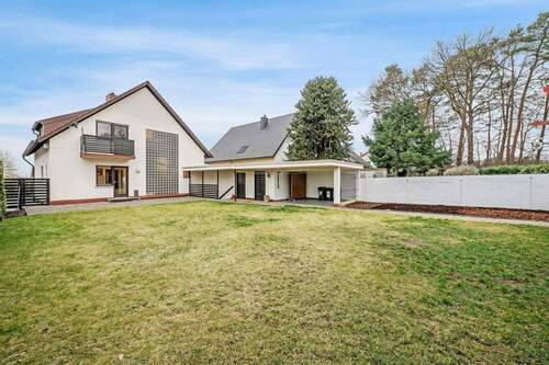 Haus Rückansicht und Garten - 6 Zimmer Einfamilienhaus zum Kaufen in Kirkel