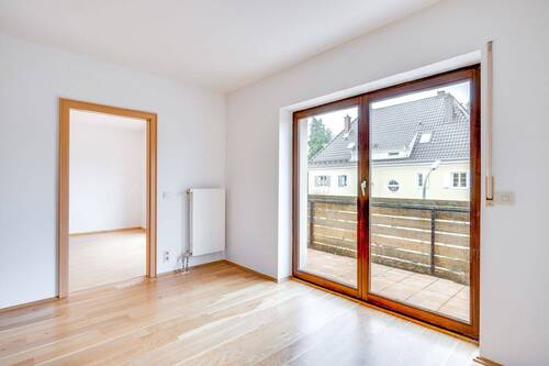 Wohnzimmer - 3 Zimmer Etagenwohnung zum Kaufen in München