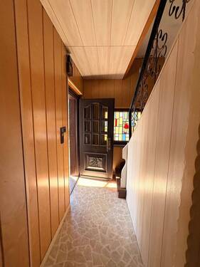 Flur mit Geschosstreppe - 
