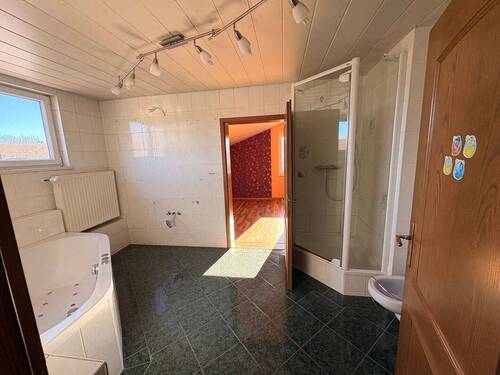 Bad mit Schlafzimmer DG - 