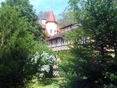 Hausansicht mit Garten.JPG - 2 Zimmer Etagenwohnung zur Miete in Staufen im Breisgau