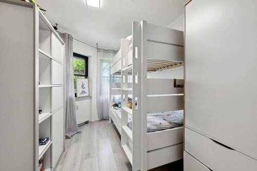 Kinder-/ Arbeitszimmer - 