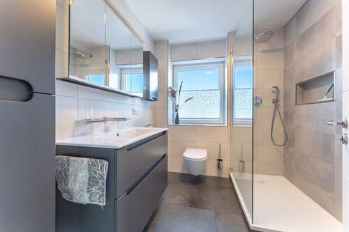 Tageslichtbad mit Dusche EG - 