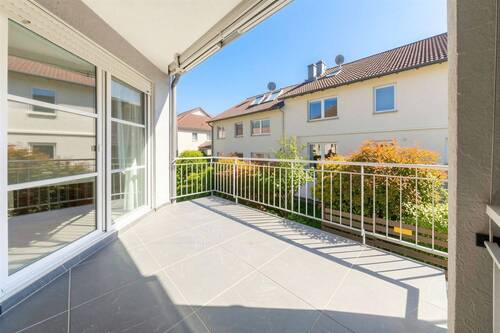 BALKON - 3 Zimmer Etagenwohnung in Sulzbach (Taunus)