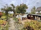 Zuwegung und Gartenhaus mit Terrasse - 