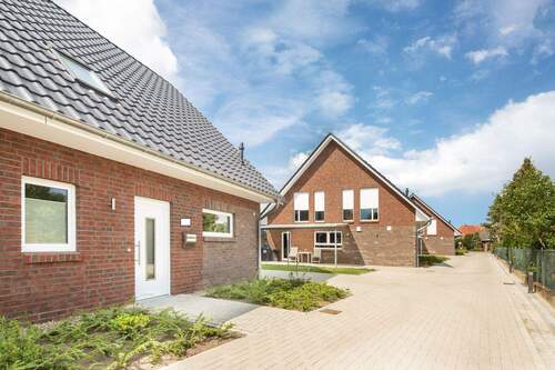 Ansicht Carport - 4 Zimmer Doppelhaushälfte zur Miete in Deinste