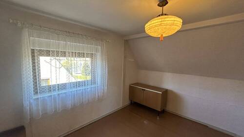 Zimmer im Dachgeschoss - 