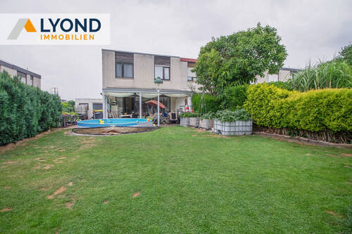 Bild 1 - Viel Raum für Ihre Ideen: Reiheneckhaus mit Entwicklungspotenzial, Garten und Pool in Holzwickede.