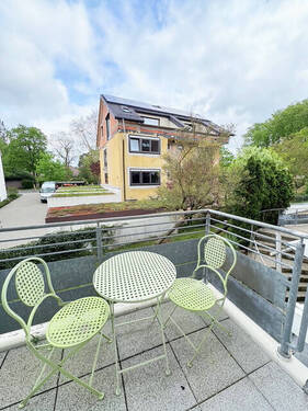 Mit kleinem Balkon - 