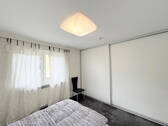 Mit raumhohen Schrank - 