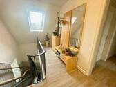 Treppenaufgang - Diele - 3 Zimmer Etagenwohnung in Röttenbach