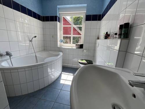 Vorderhaus - OG - Bad 2 - 