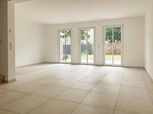 Lichtdurchfluteter Wohnbereich mit Zugang zum Garten - Referenzbild - 6 Zimmer Einfamilienhaus zum Kaufen in Eilenburg