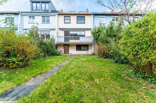 Ansicht hinten - Großes Reihenmittelhaus mit Garage