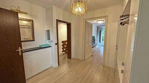 Eingangsbereich Erdgeschoss - 7 Zimmer Einfamilienhaus zum Kaufen in Hamminkeln