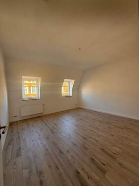 Wohnzimmer - Geräumige 3-Raumwohnung in Gera, Ideal für den Komfort