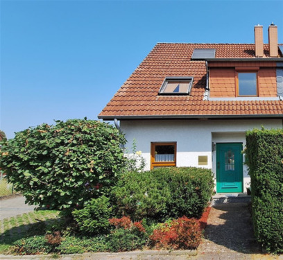 Haus Außenansicht - Doppelhaushälfte mit Garten , Garage & PKW Stellplatz in MA - Gartenstadt