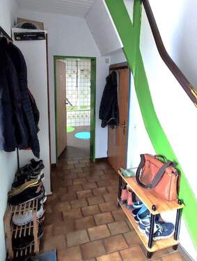 Flur_EIngang-Treppe - 